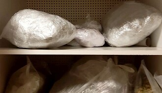 FOTO: Novosadska policija zaplenila 27 kilograma marihuane, ekstazi, hašiš i kokain