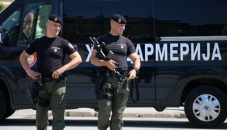 U stanu Novosađanina policija našla drogu i oružje