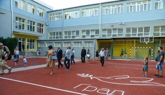 Gradonačelnik prisustvovao prijemu prvaka u rekonstruisanoj školi "Ivo Lola Ribar" (FOTO)