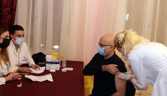 Nastavljena imunizacija prigradskog stanovništva, Vučević revakcinisan pri poseti punkta u Kovilju (FOTO)