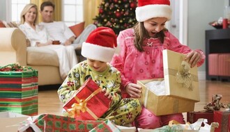 Evo zašto nije dobro deci kupovati suviše poklona