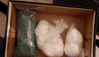 FOTO: Policija zaplenila 2,8 kilograma narkotika, uhapšene dve osobe