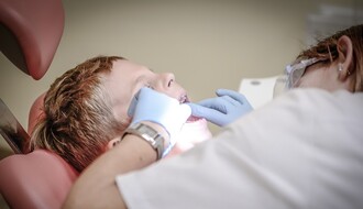 SAVET LEKARA: Kada dete odvesti prvi put kod stomatologa ?!