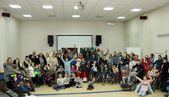 Podeljeni novogodišnji paketići mališanima sa dečjom i cerebralnom paralizom (FOTO)