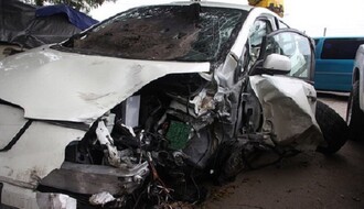 U saobraćajnoj nesreći kod Kaća poginula ženska osoba