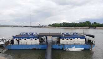 FOTO: Teretni brod oštetio pristan u Novom Sadu