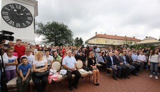 FOTO: Najboljim novosadskim učenicima dodeljene Vidovdanske nagrade