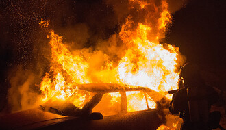Zapaljen automobil na Adicama