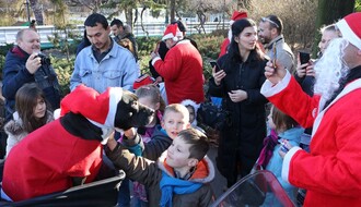 FOTO: Novosadski moto Deda Mrazevi ponovo obradovali mališane