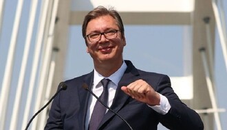 Vučić: Penzionerima 20.000 dinara početkom sledeće godine