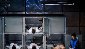 Trijumf predstave "Što na podu spavaš" u Srpskom narodnom pozorištu