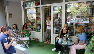 FOTO PRIČA: Olivera Balašević u spontanom druženju sa svojim čitaocima