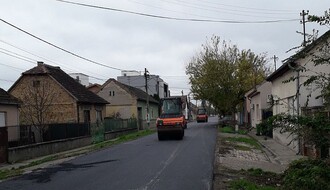 RADOVI U TOKU: Kako napreduje popravka kolovoza u Novom Sadu (FOTO)