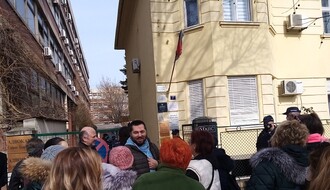 FOTO: Združena akcija "Krov nad glavom" sprečila licitaciju stana