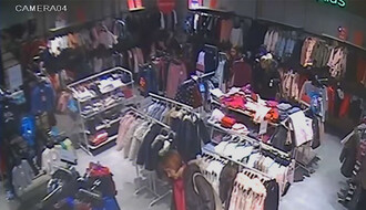 VIDEO: Dve kradljivice "operišu" u tržnom centru BIG