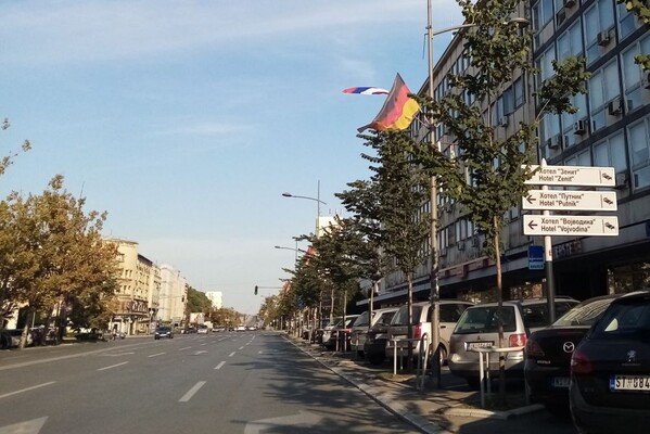FOTO: Zastave Nemačke vijore se na Bulevaru Mihajla Pupina